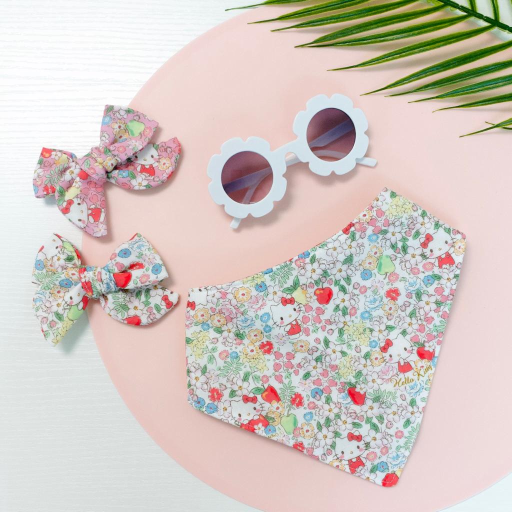 Hello Kitty bib and bow set